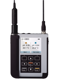 Portavo 907 Multi Channel MS zur Messung mit 2 Memosens-Sensoren für pH/Redox-Wert, Leitfähigkeit konduktiv und induktiv, Sauerstoff oder 1 Memosens-Sensor und 1 optischer Sauerstoffsensor SE340, inkl. USB-Verbindungskabel.